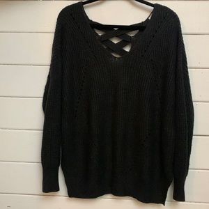 Oversized black sweater with crosscross detail, size XL, relaxed fit like a M